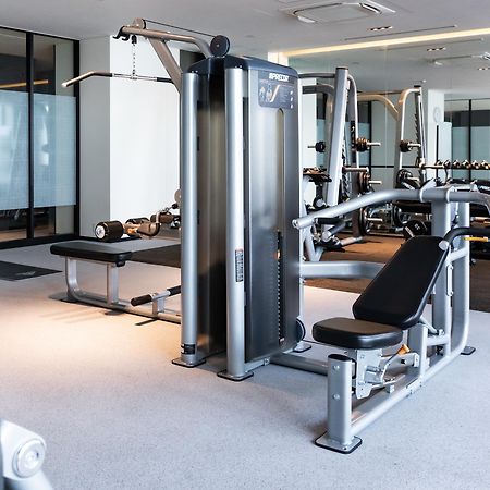 Oakwood Suites Yokohama Yokohama  Exteriör bild A gym