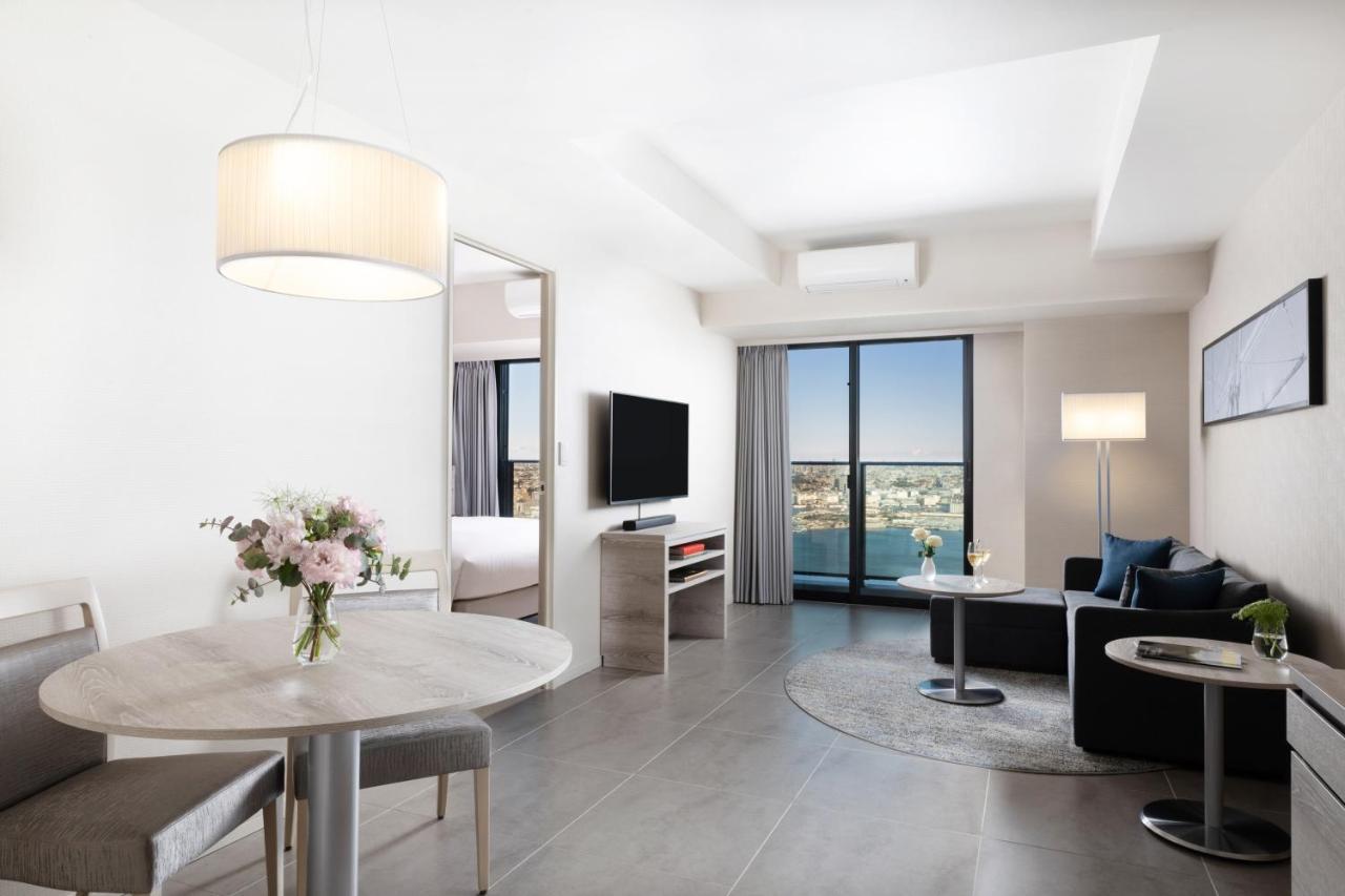 Oakwood Suites Yokohama Yokohama  Exteriör bild A two-bedroom apartment at the hotel
